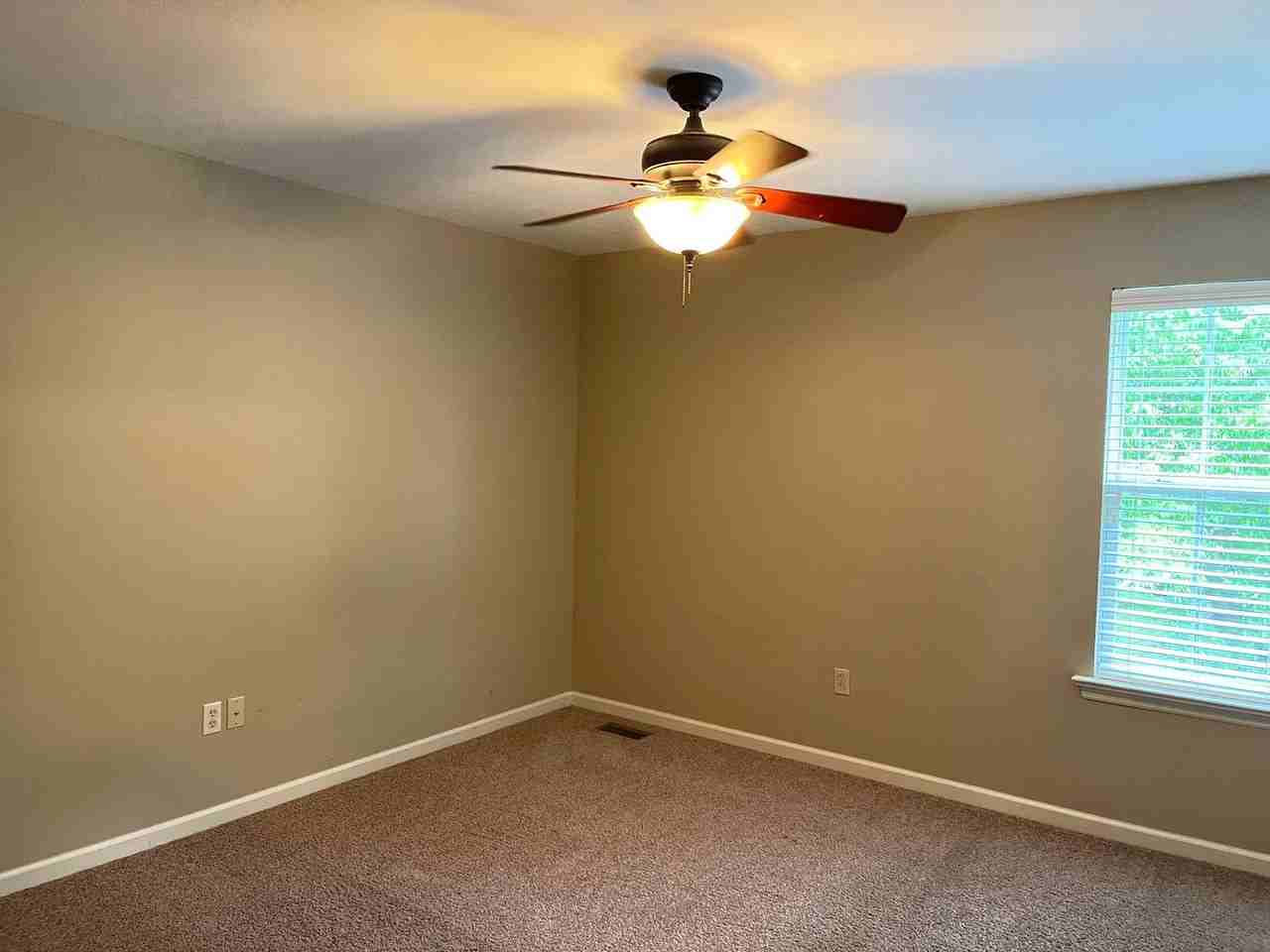 1437 Bridgeport Ter - Photo 5 of 20