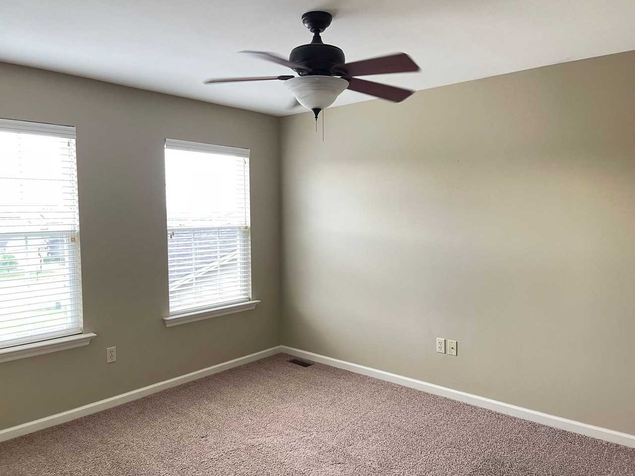 1437 Bridgeport Ter - Photo 7 of 20