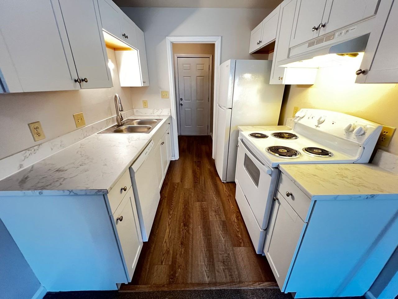 213 Cedar St - Photo 4 of 11