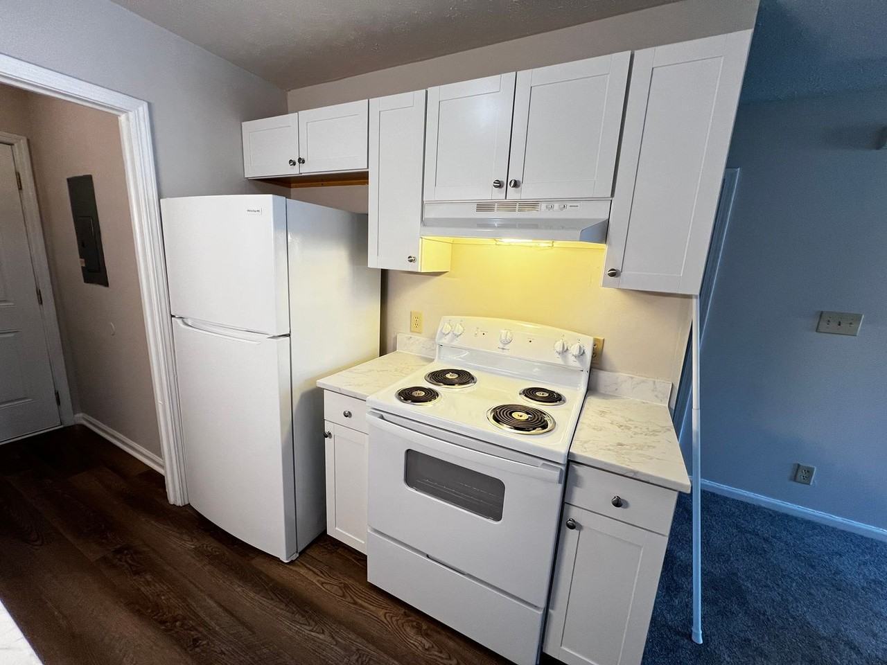 213 Cedar St - Photo 5 of 11