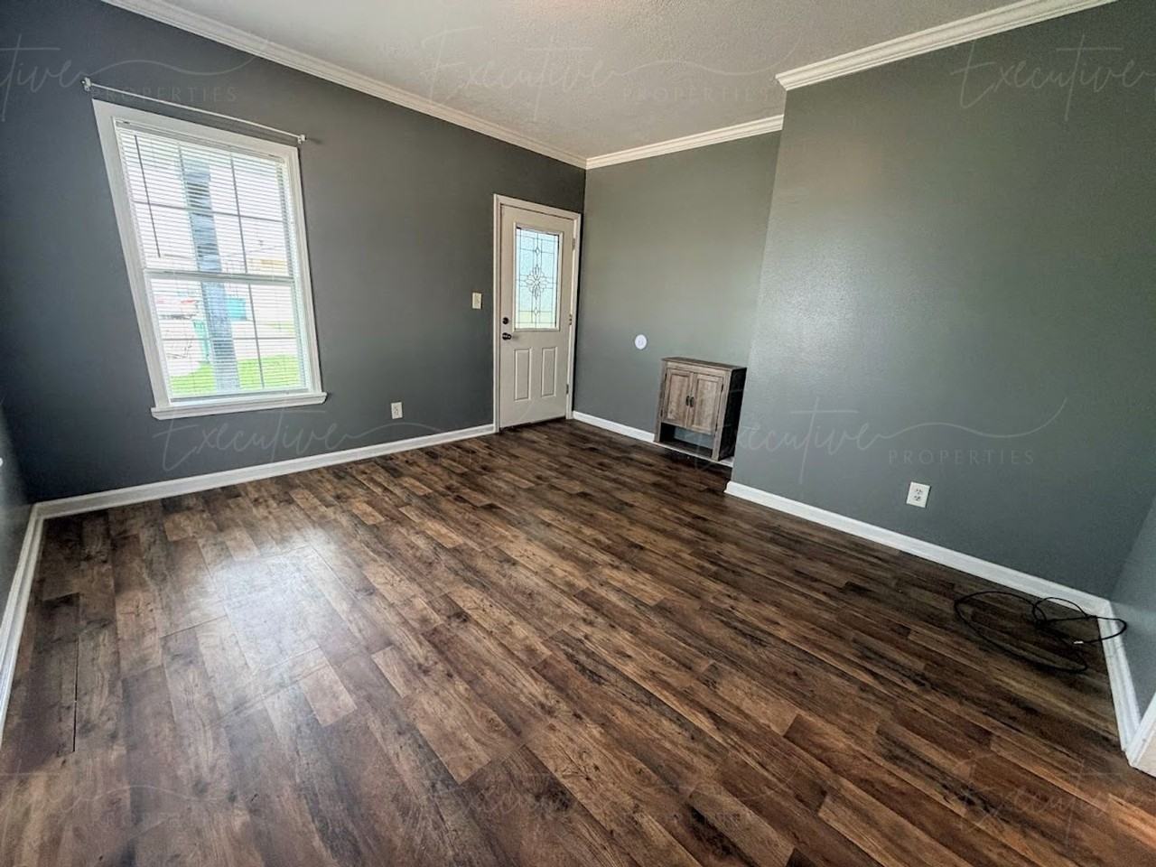 211 N Johnson St - Photo 4 of 14