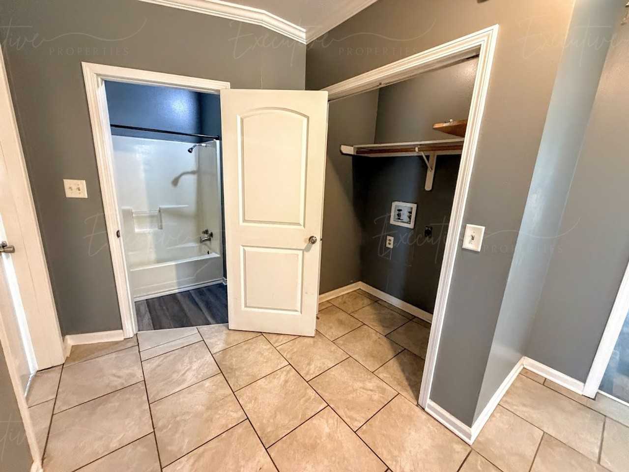 211 N Johnson St - Photo 6 of 14