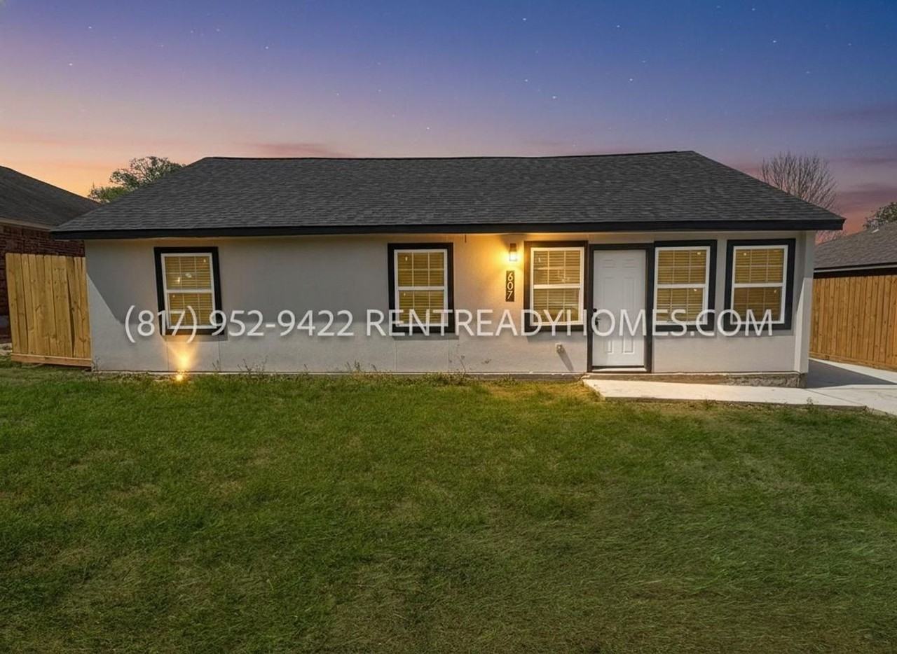 607 Lake View Dr - Photo 2 of 18