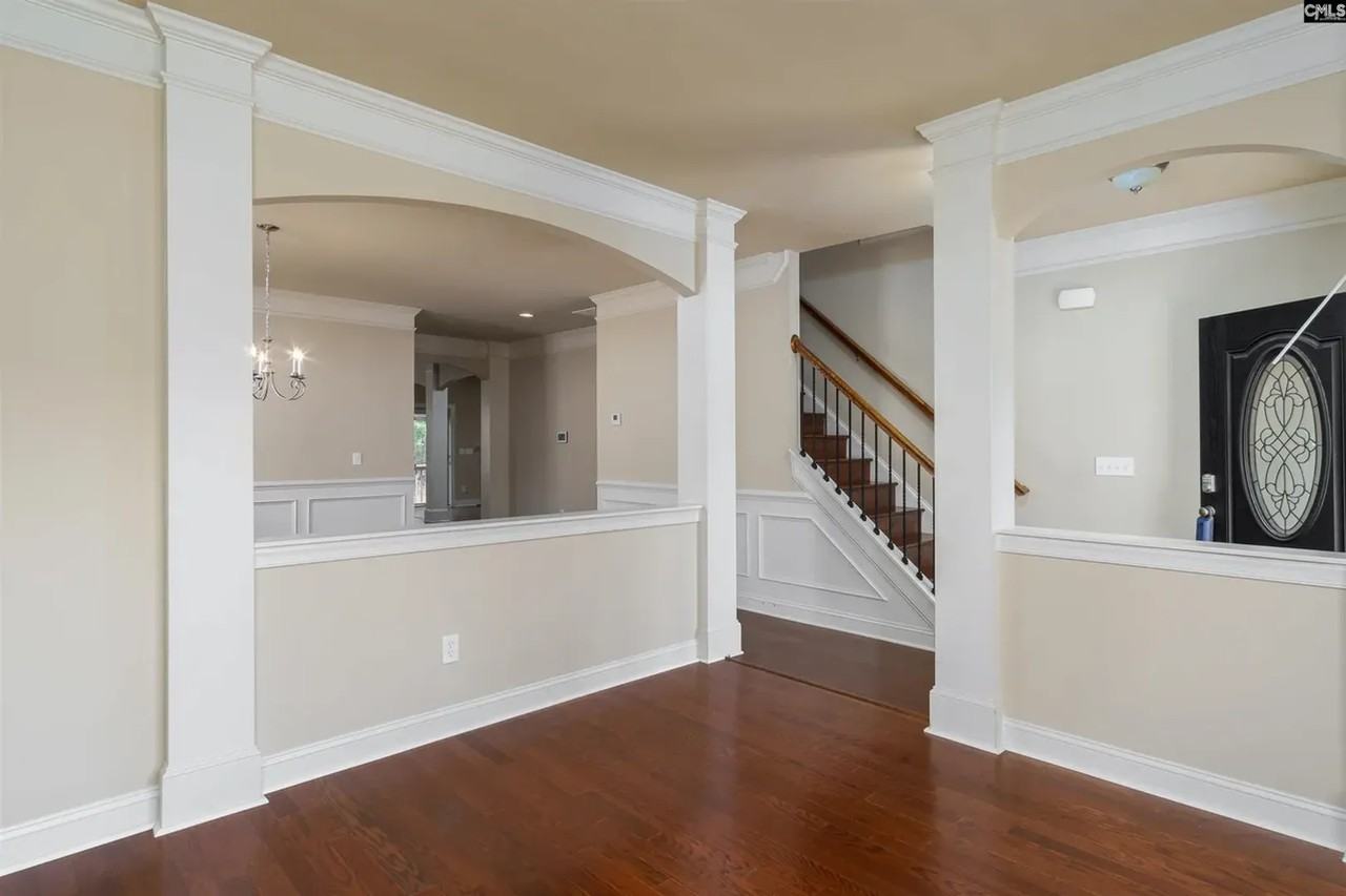 122 Drakewood Dr - Photo 2 of 15