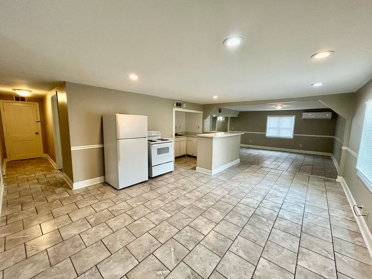 325 S 3rd St #B - Photo 2 of 14