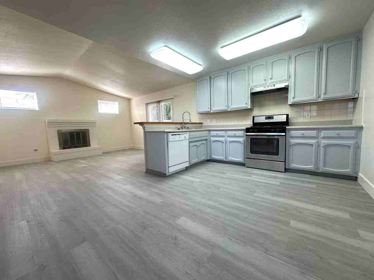 847 Parkside Ave - Photo 4 of 19