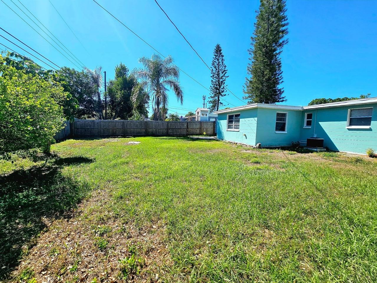 10548 112th Ave - Photo 3 of 30