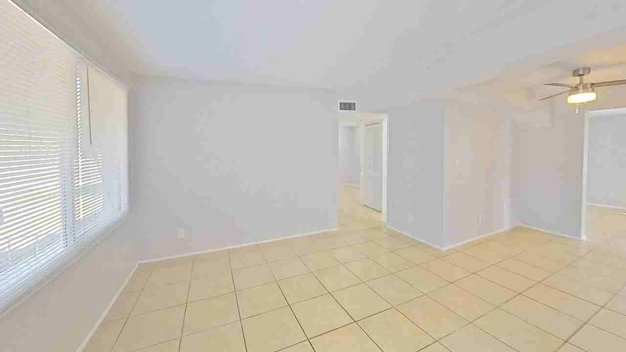 10548 112th Ave - Photo 5 of 30