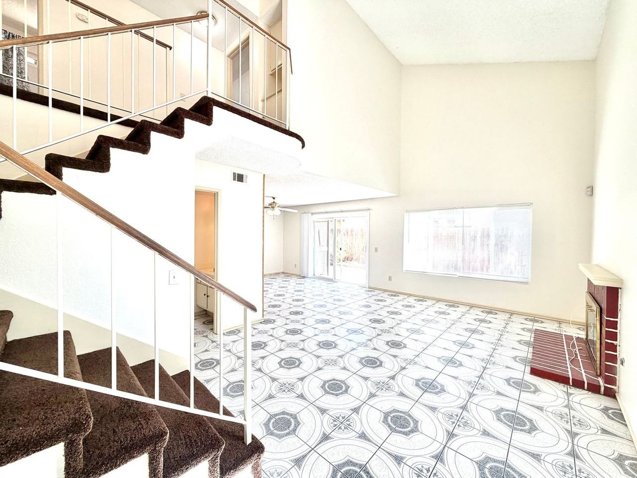 1523 Apple Creek Dr - Photo 6 of 32