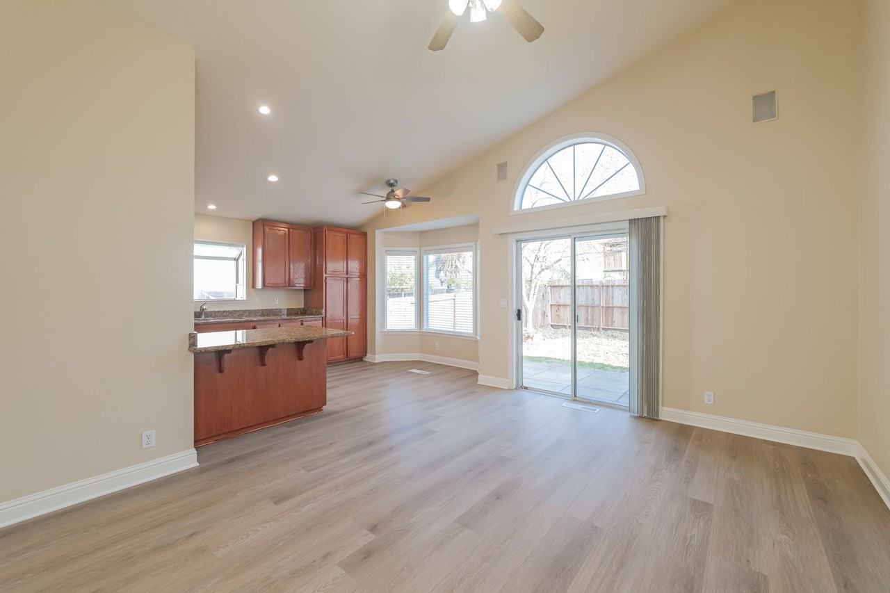 105 Furber Ln - Photo 4 of 18