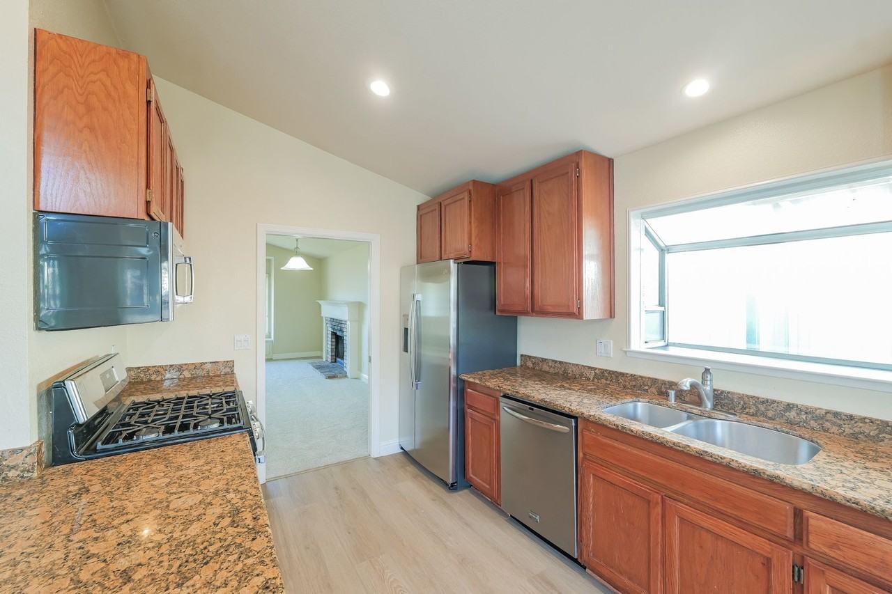 105 Furber Ln - Photo 5 of 18