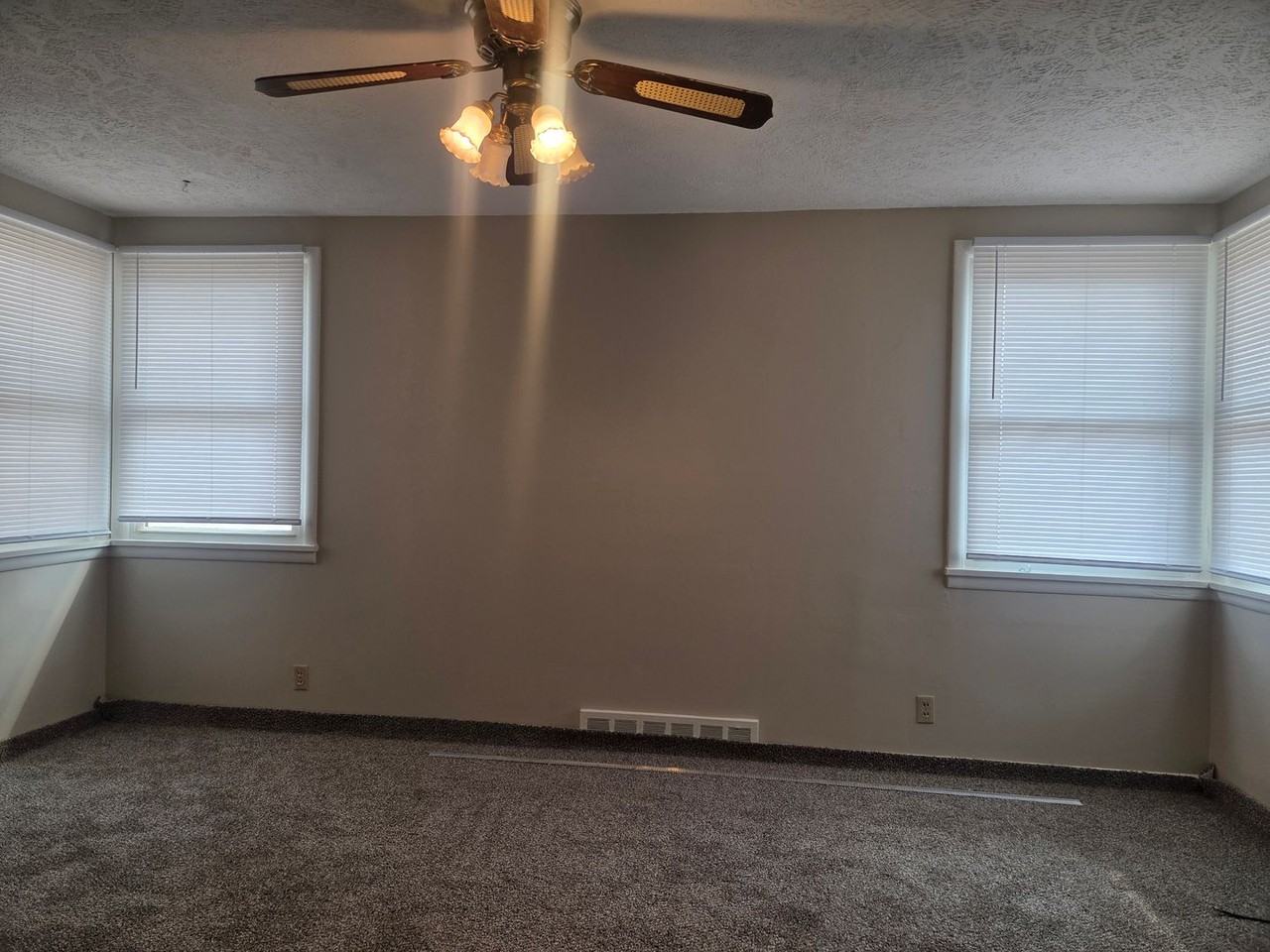 3188 Stone Ave - Photo 6 of 50