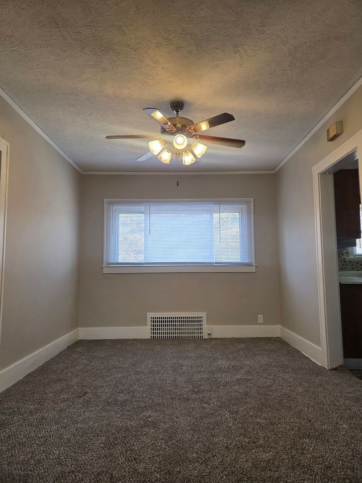 3188 Stone Ave - Photo 7 of 50