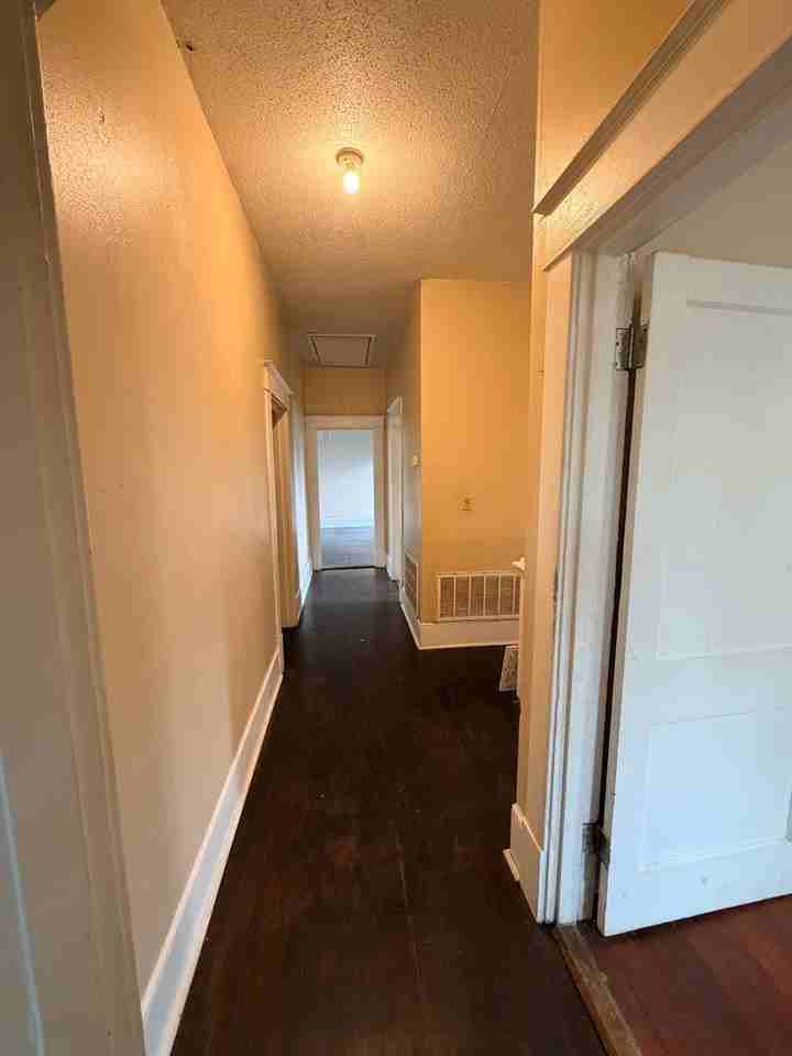 431 College St - Photo 6 of 10