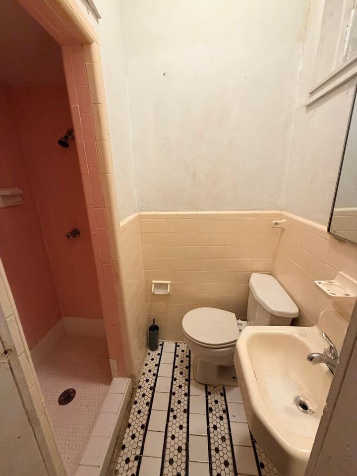 431 College St - Photo 7 of 10