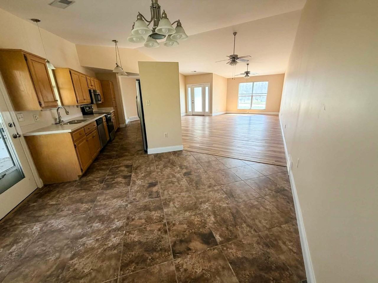 1333 Copper Dr - Photo 3 of 11