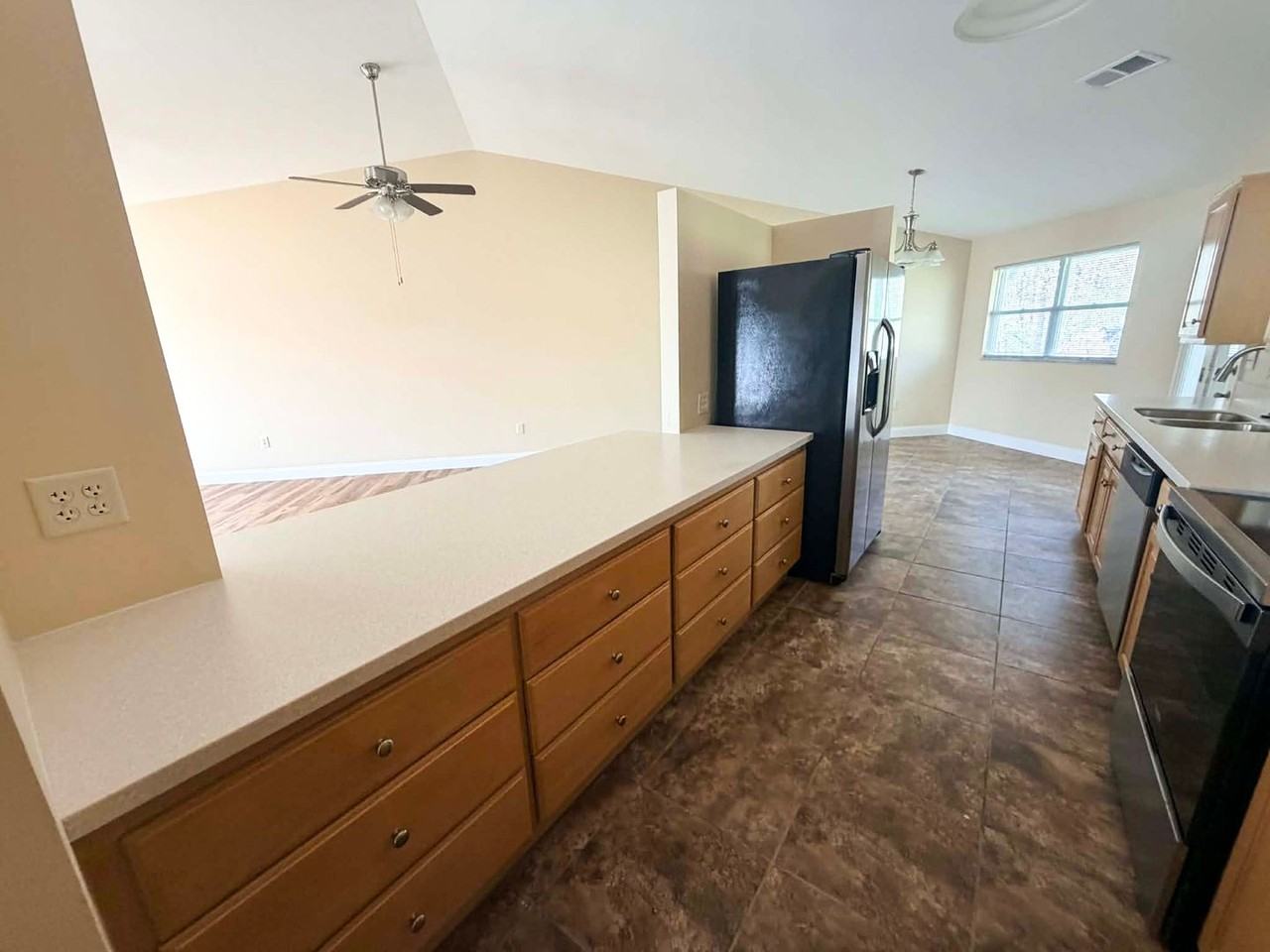 1333 Copper Dr - Photo 5 of 11