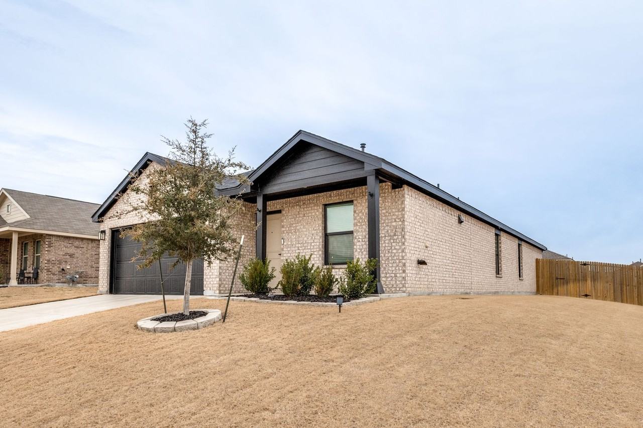 1650 Woodbrook Ln - Photo 2 of 33