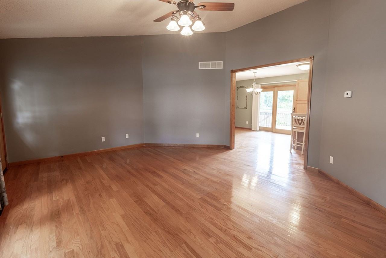 1302 Look Out Ct - Photo 4 of 50