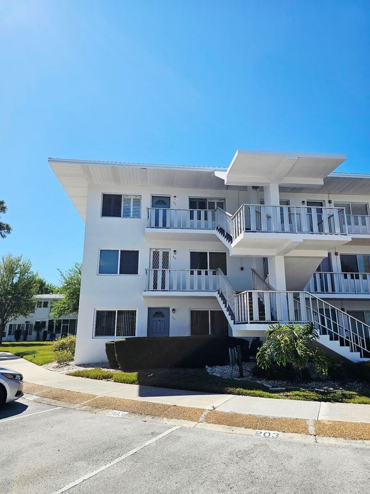 8396 111th St #301 - Photo 2 of 19