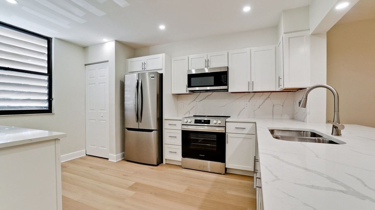 542 Lakeside Dr - Photo 3 of 29