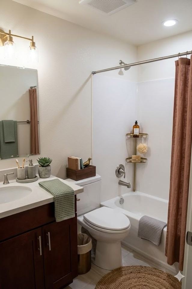 2501 Thorndyke Ave W #105 - Photo 7 of 13