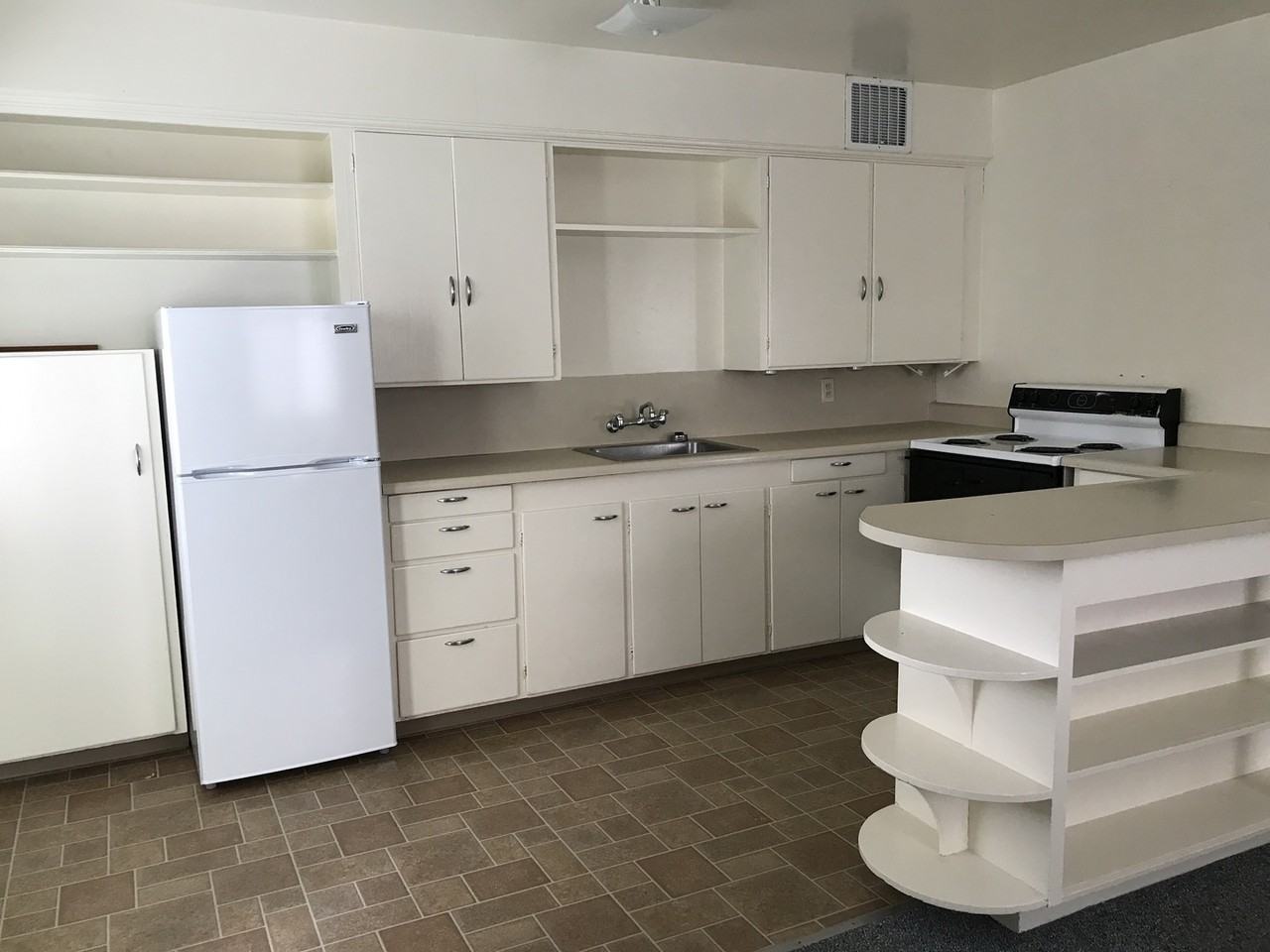 1404 Foster Ave - Photo 2 of 10