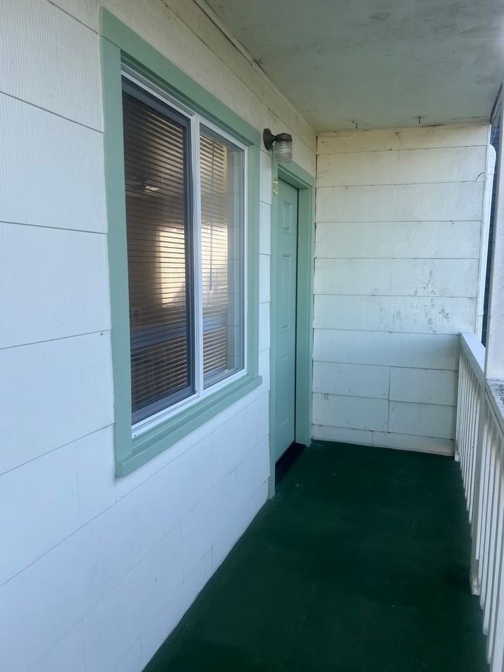 1404 Foster Ave - Photo 7 of 10