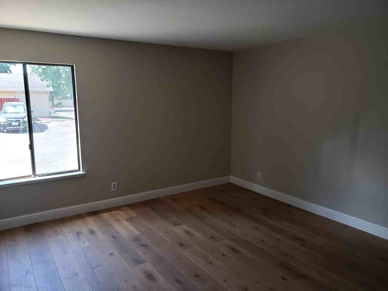 1395 Nord Ave - Photo 2 of 12