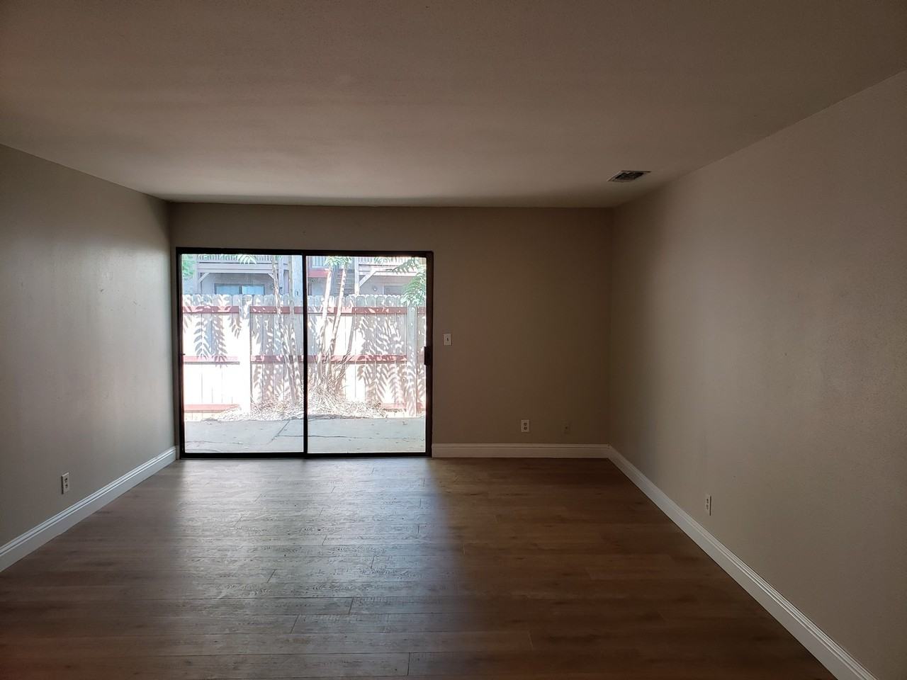1395 Nord Ave - Photo 3 of 12