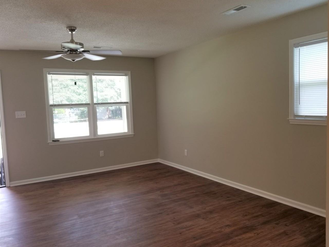 148 Giles Dr - Photo 2 of 11