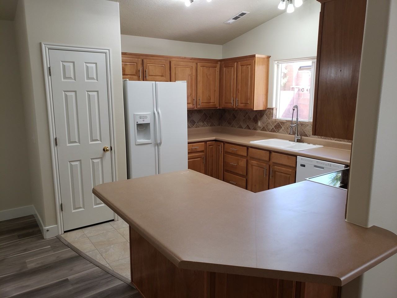 1020 Graham Mnr - Photo 5 of 37