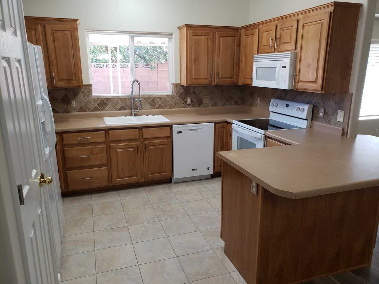 1020 Graham Mnr - Photo 6 of 37