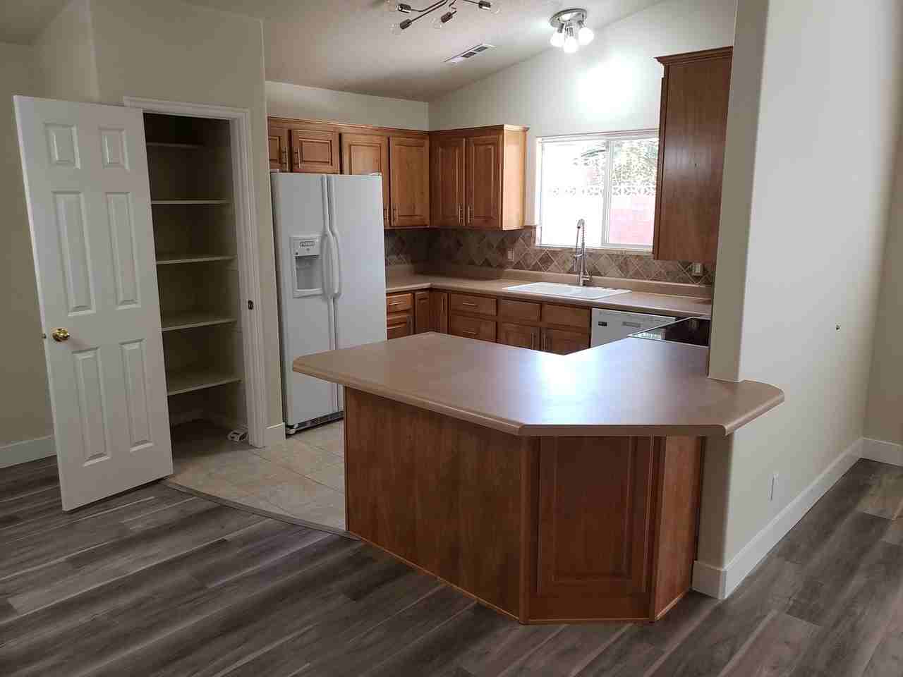 1020 Graham Mnr - Photo 7 of 37