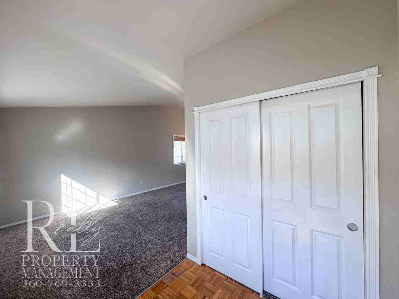 304 N Wycoff Ave #5 - Photo 3 of 24