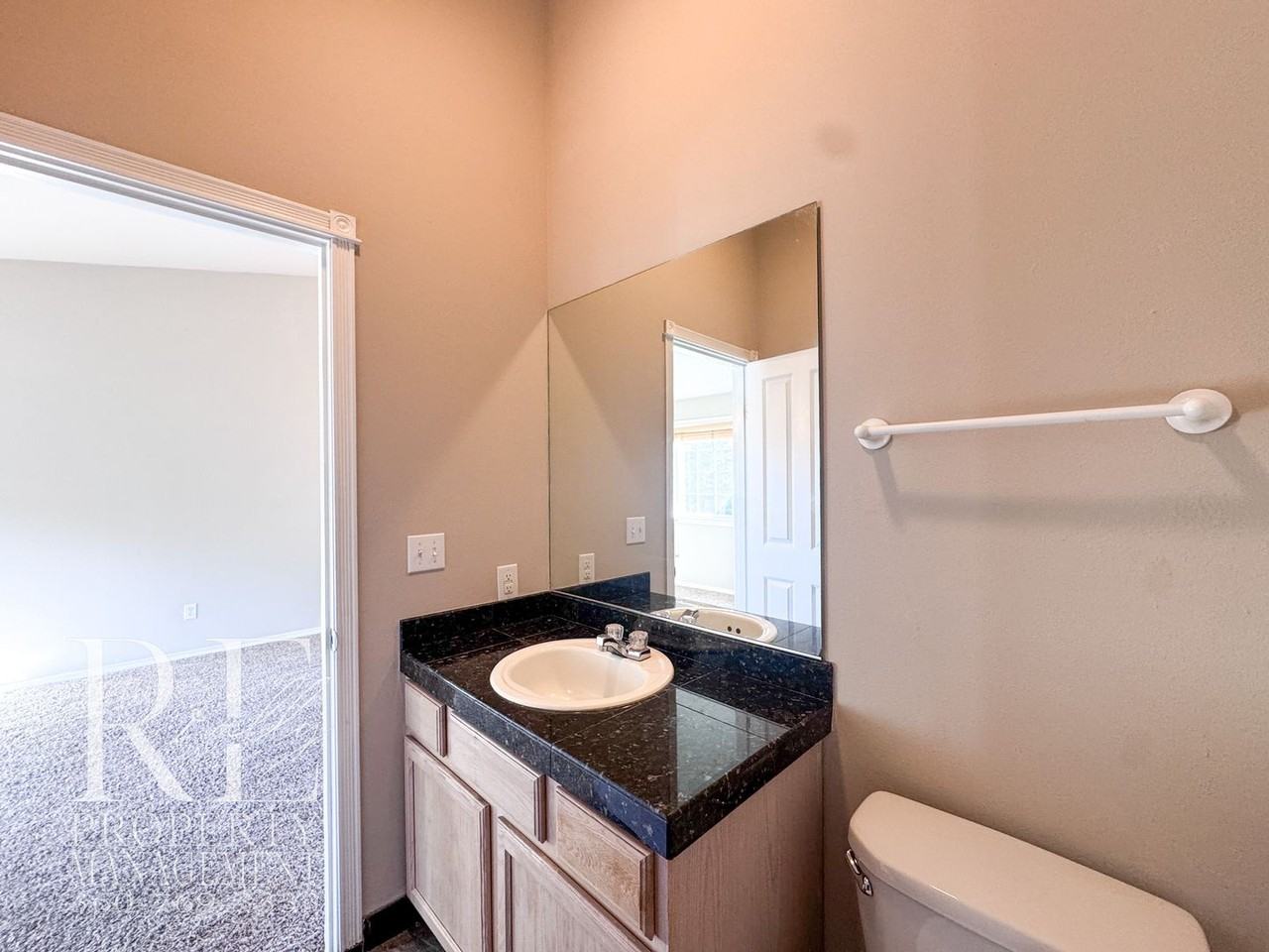 304 N Wycoff Ave #5 - Photo 6 of 24