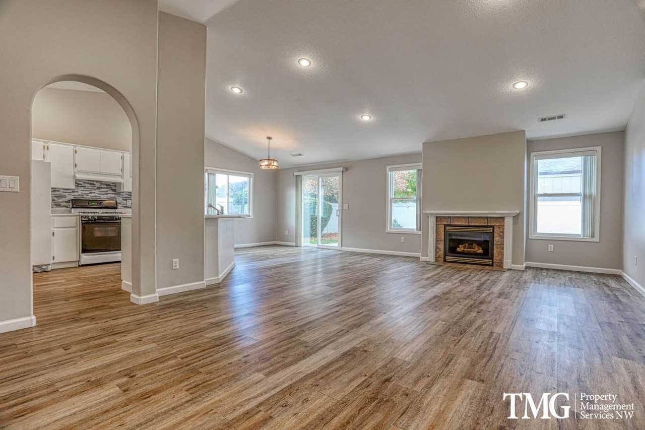 16400 Ne 79th St - Photo 2 of 26