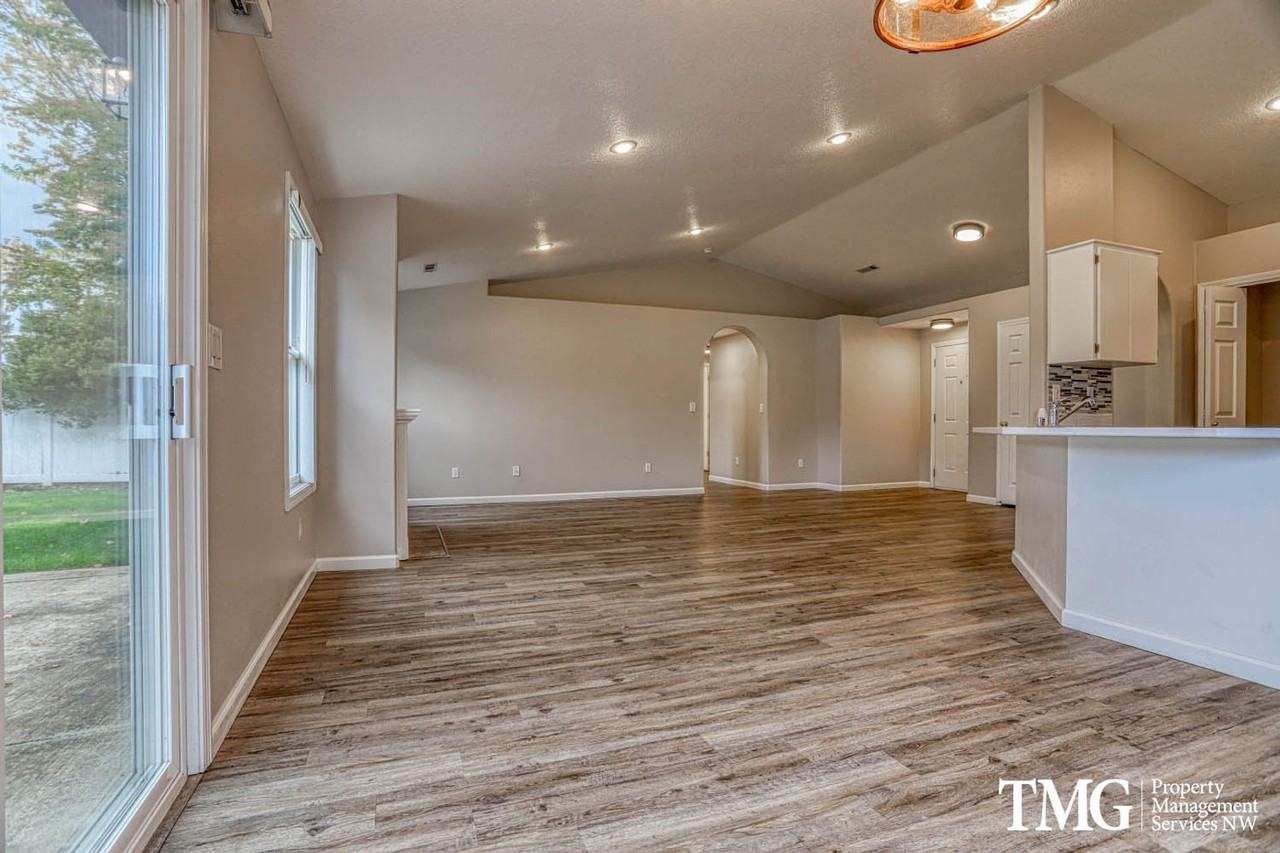 16400 Ne 79th St - Photo 5 of 26