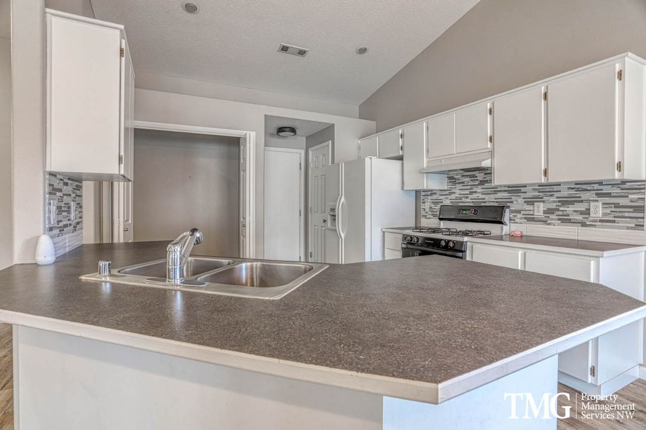 16400 Ne 79th St - Photo 6 of 26