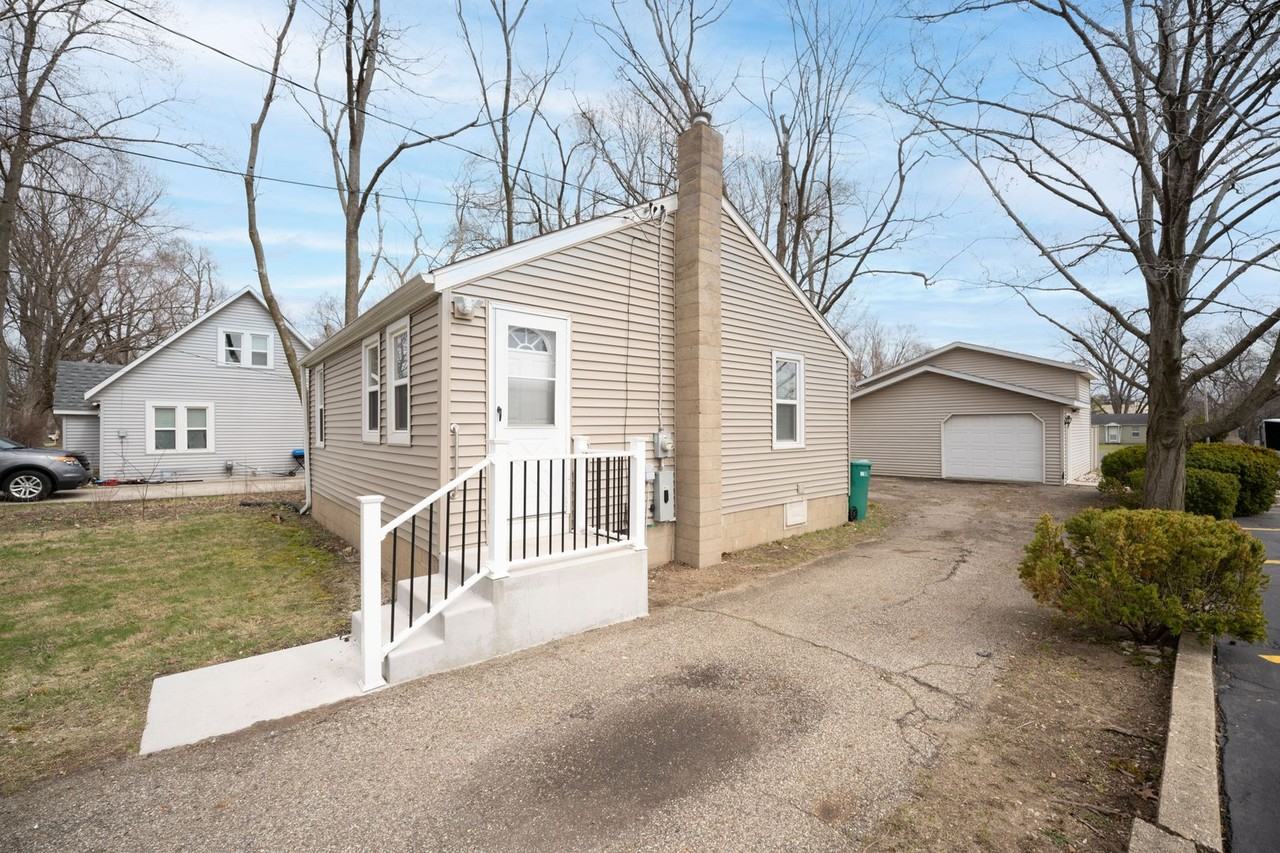 5923 Missouri Ave - Photo 2 of 15