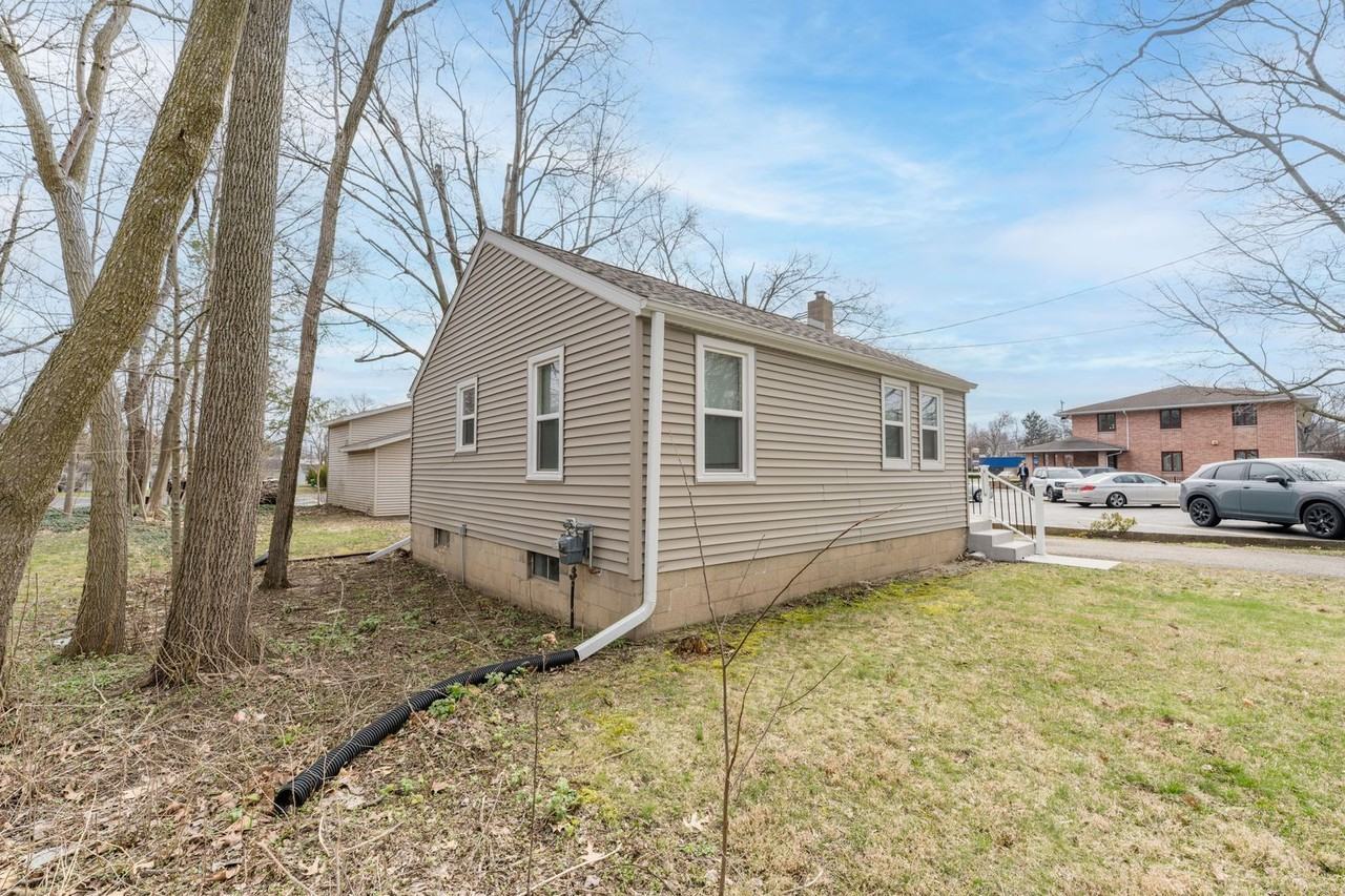 5923 Missouri Ave - Photo 3 of 15