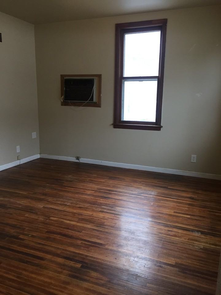 1026 Fulton St - Photo 3 of 12