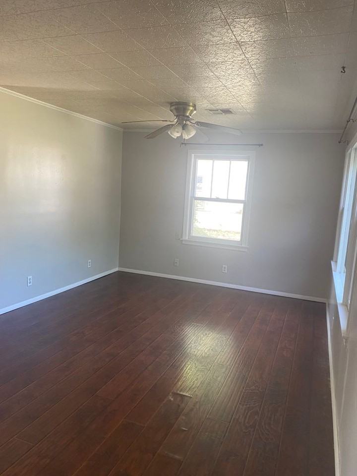 2225 S Osage Ave - Photo 2 of 10