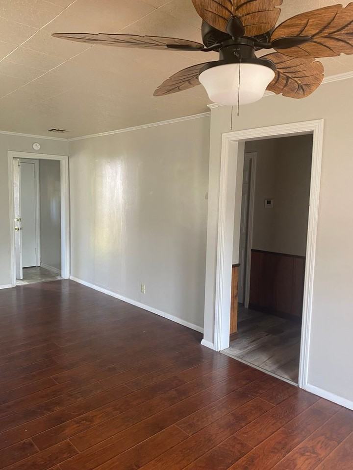 2225 S Osage Ave - Photo 3 of 10