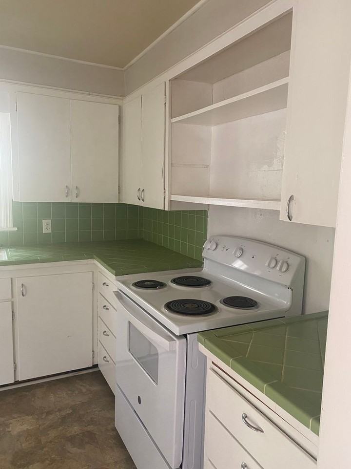 2225 S Osage Ave - Photo 4 of 10