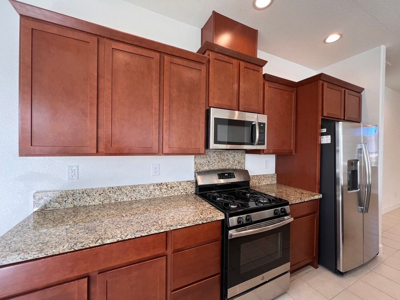 1807 Canal Dr - Photo 3 of 40