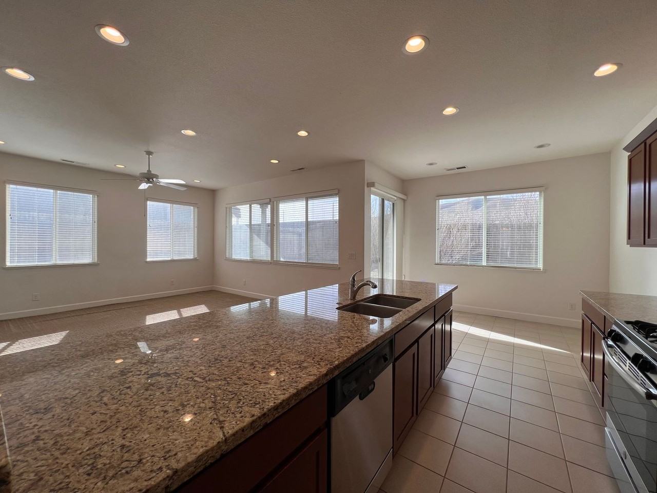 1807 Canal Dr - Photo 5 of 40