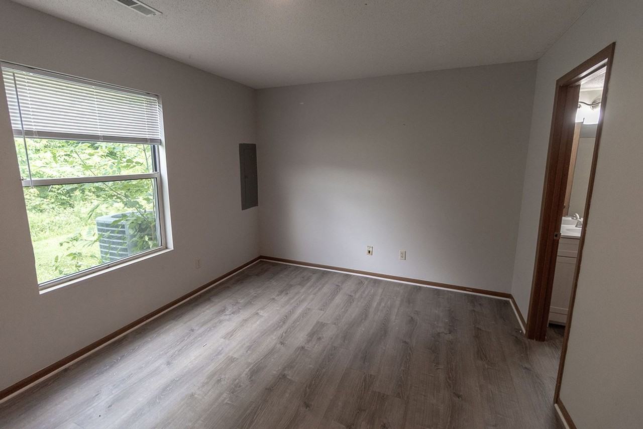 3263 S Brampton Ct - Photo 6 of 17