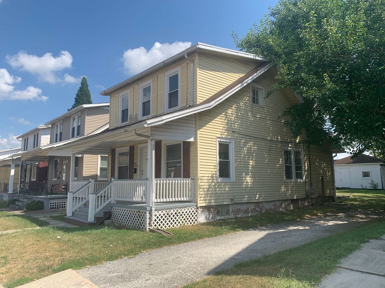 860 E Princess St - Photo 2 of 15