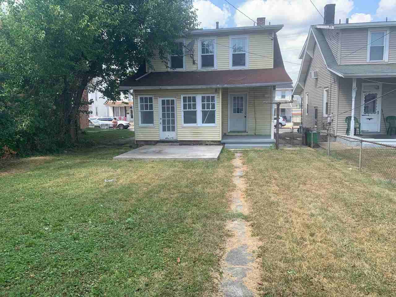 860 E Princess St - Photo 5 of 15